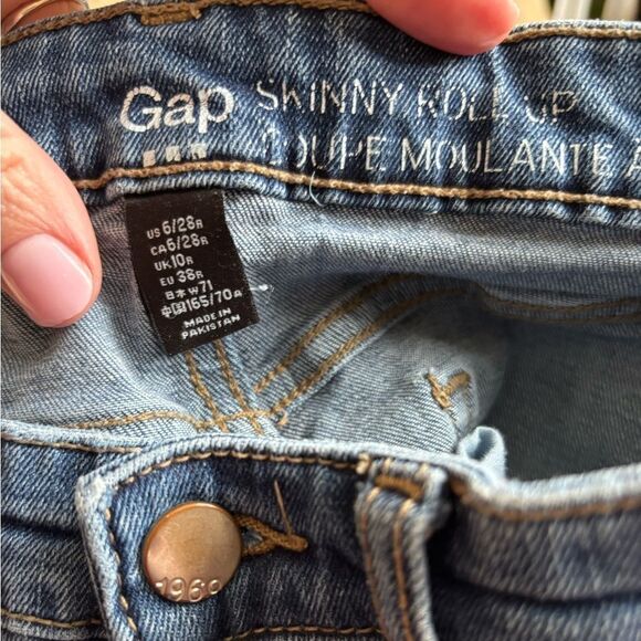 Gap Skinny Roll Up Distressed Jeans size 6 - Picture 4 of 5